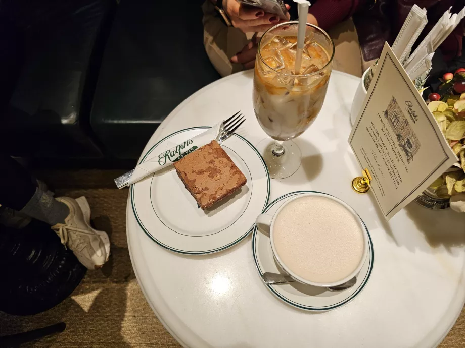 Káva Ralph's Coffee