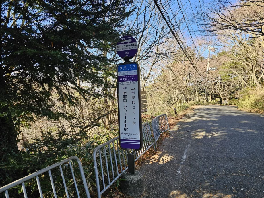 Autobusová zastávka na vrchu Maya