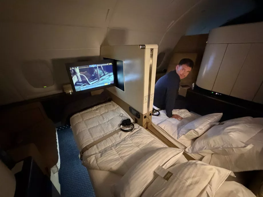 Ja na posteli v prvej triede spoločnosti Etihad Airways