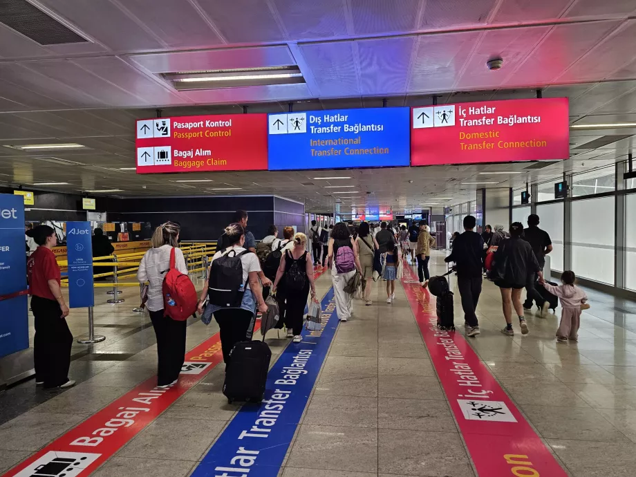 Transfer medzi letmi, letisko Istanbul SAW