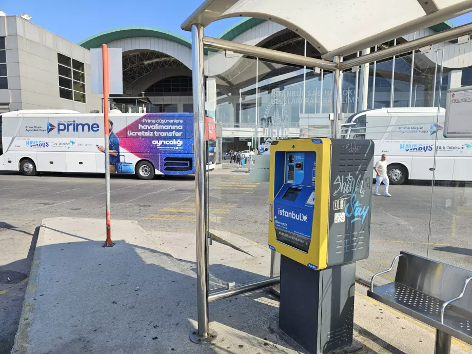 Predajný automat v Istanbulkart, autobusová zastávka