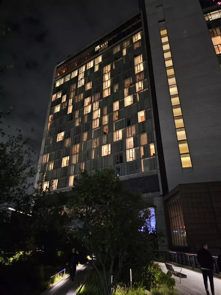 Linka High Line prechádzajúca priamo pod hotelom