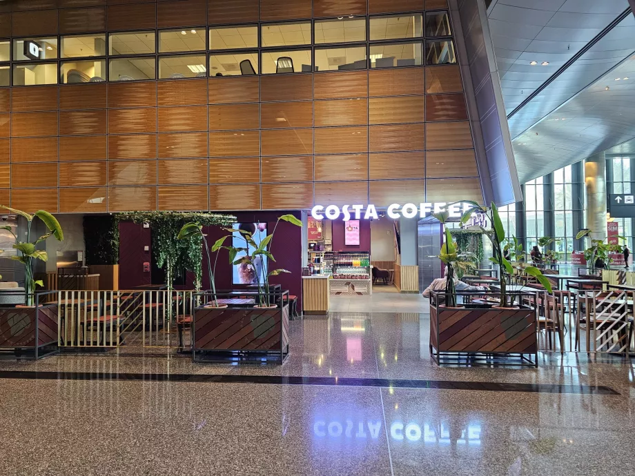Costa Coffee, verejná časť príletovej haly