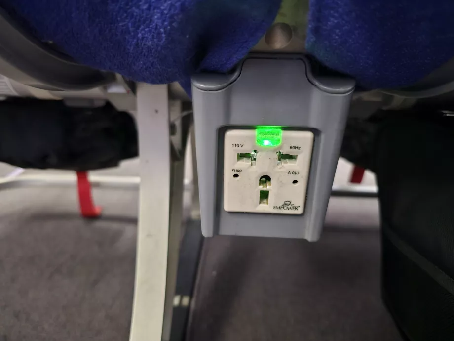 Elektrické zásuvky v lietadle Airbus A330