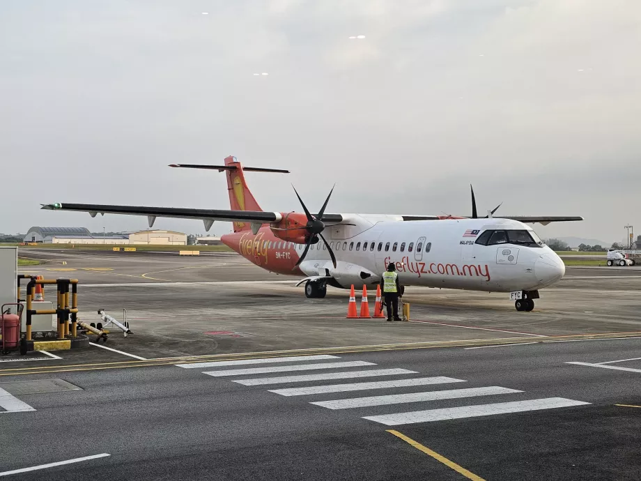 Firefly, ATR72 na letisku Seletar