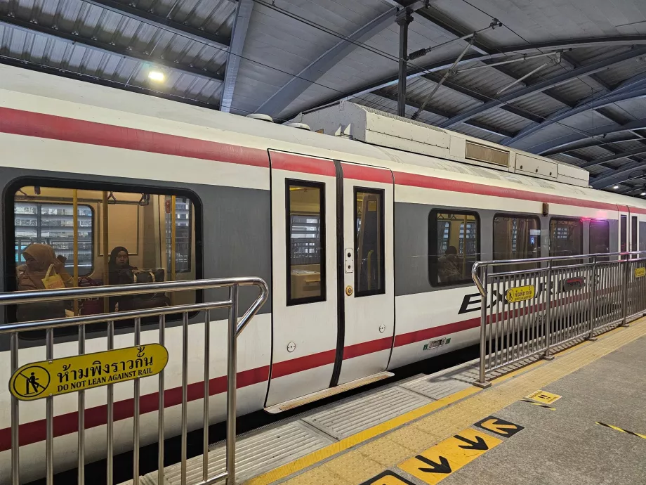 Nástupište metra v centre Bangkoku